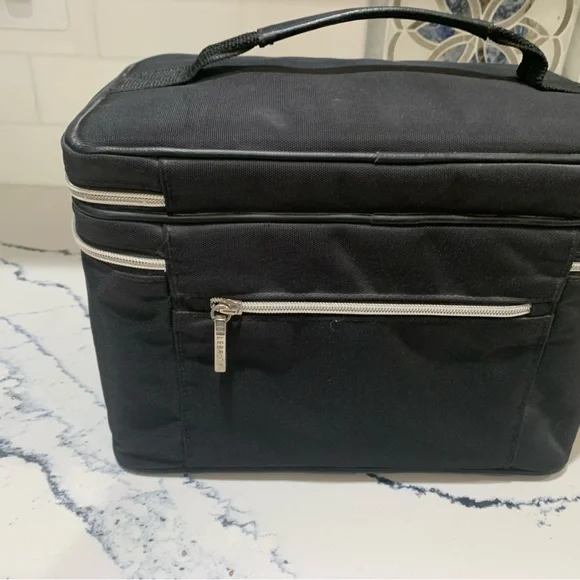 Make-up case. Black. Fabric exterior with solid insert. - Picture 9 of 11